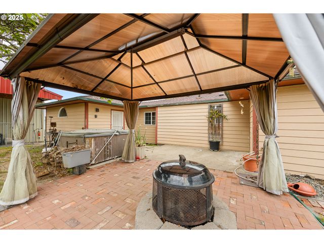 10 Se KEGLER Ave, Winston, OR 97496