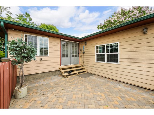 10 Se KEGLER Ave, Winston, OR 97496