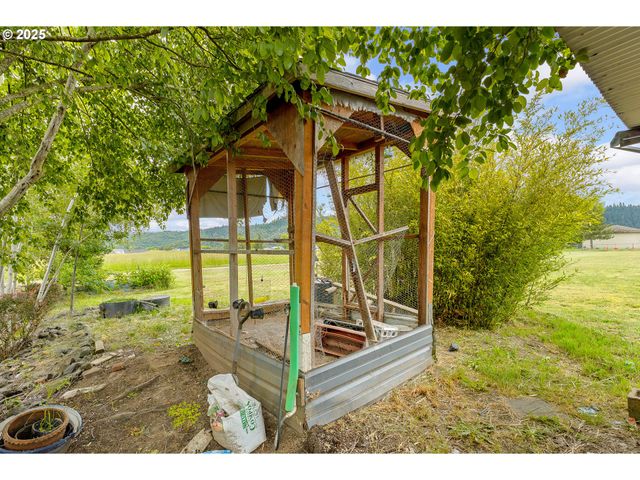 10 Se KEGLER Ave, Winston, OR 97496