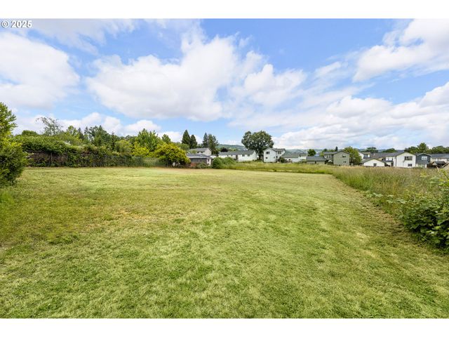 10 Se KEGLER Ave, Winston, OR 97496