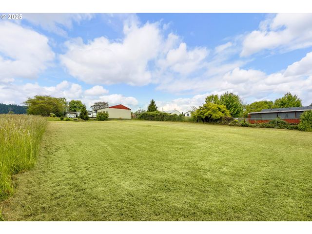 10 Se KEGLER Ave, Winston, OR 97496