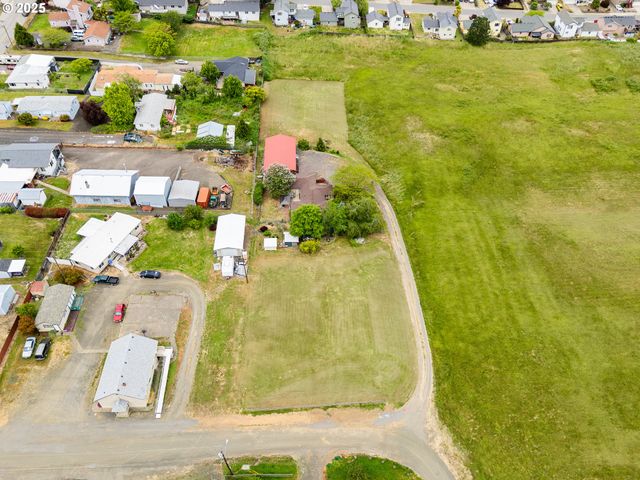 10 Se KEGLER Ave, Winston, OR 97496