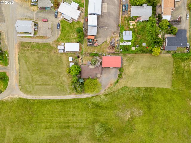10 Se KEGLER Ave, Winston, OR 97496