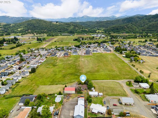 10 Se KEGLER Ave, Winston, OR 97496