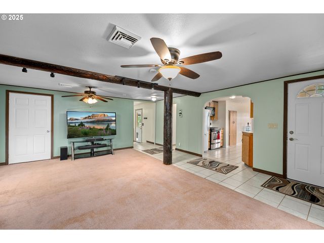 10 Se KEGLER Ave, Winston, OR 97496