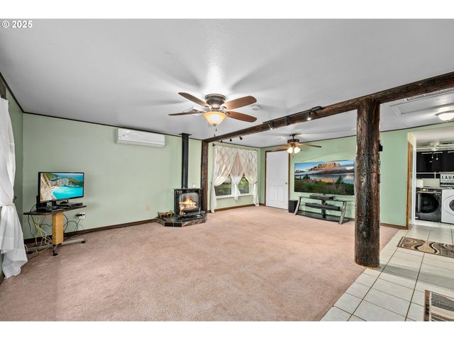 10 Se KEGLER Ave, Winston, OR 97496