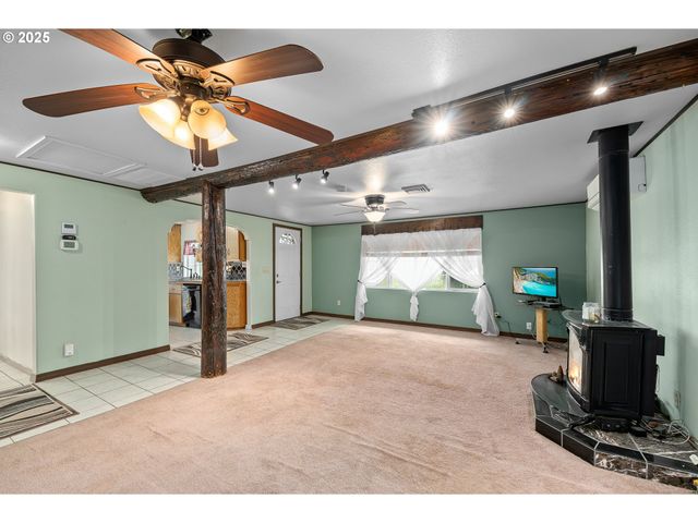 10 Se KEGLER Ave, Winston, OR 97496