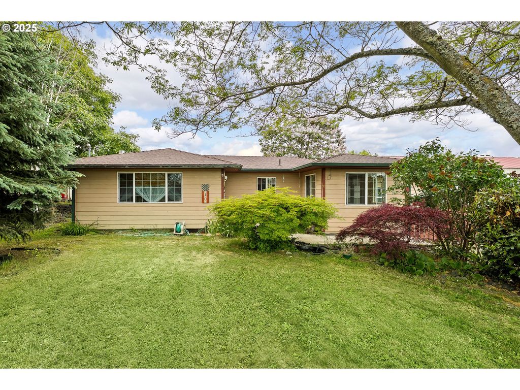 10 Se KEGLER Ave, Winston, OR 97496