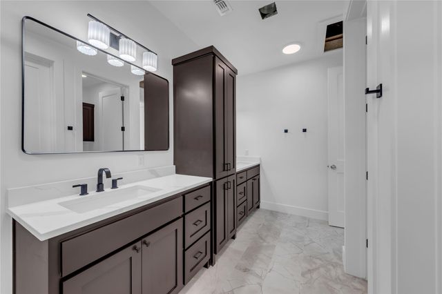 515 Sun Ray, Horseshoe Bay, TX 78657