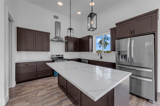515 Sun Ray, Horseshoe Bay, TX 78657