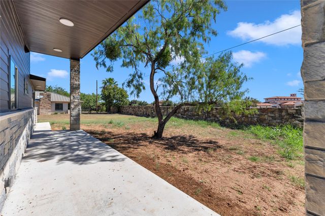 515 Sun Ray, Horseshoe Bay, TX 78657