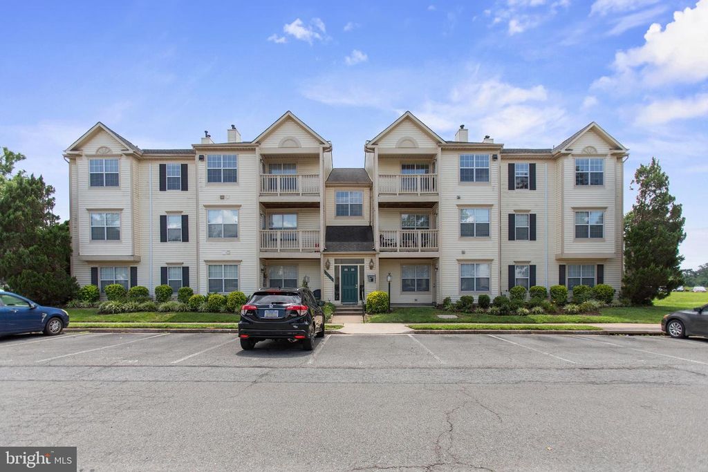 11014 KOMAN CIR #104, Manassas, VA 20109