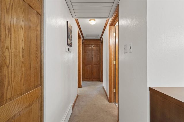 801 Redstone Dr, Shaler, PA 15101