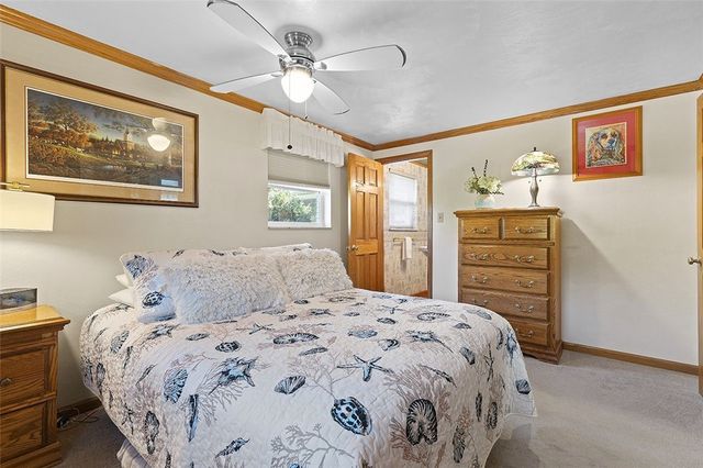 801 Redstone Dr, Shaler, PA 15101