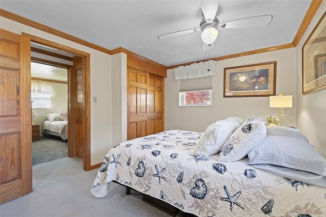 801 Redstone Dr, Shaler, PA 15101