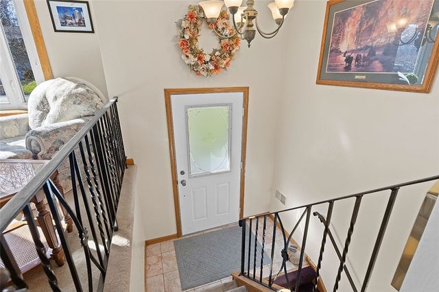 801 Redstone Dr, Shaler, PA 15101