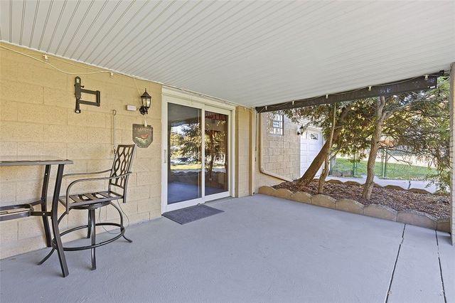 801 Redstone Dr, Shaler, PA 15101