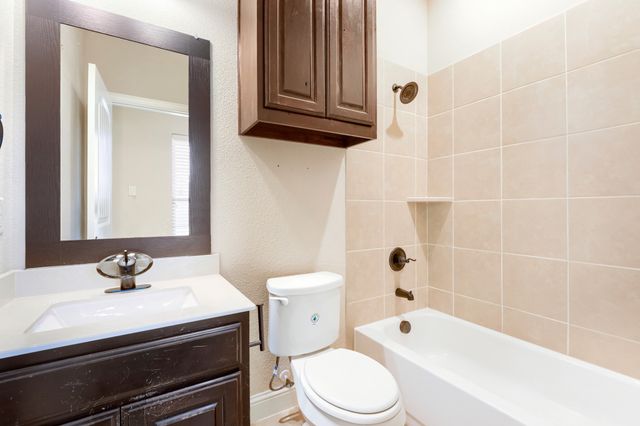 123 White Oak Lane, Red Oak, TX 75154
