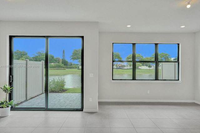 2202 S Appleton Circle S, Oakland Park, FL 33309