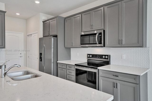 2202 S Appleton Circle S, Oakland Park, FL 33309