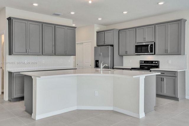 2202 S Appleton Circle S, Oakland Park, FL 33309