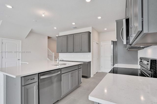 2202 S Appleton Circle S, Oakland Park, FL 33309