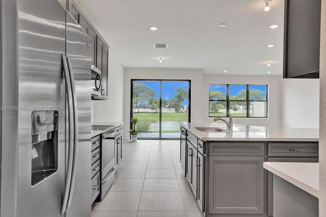 2202 S Appleton Circle S, Oakland Park, FL 33309