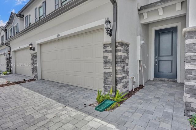 2202 S Appleton Circle S, Oakland Park, FL 33309