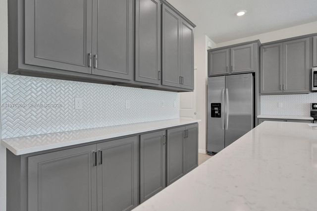 2202 S Appleton Circle S, Oakland Park, FL 33309