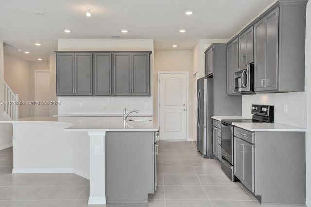 2202 S Appleton Circle S, Oakland Park, FL 33309