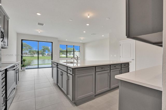 2202 S Appleton Circle S, Oakland Park, FL 33309