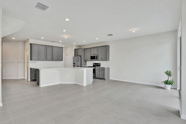 2202 S Appleton Circle S, Oakland Park, FL 33309