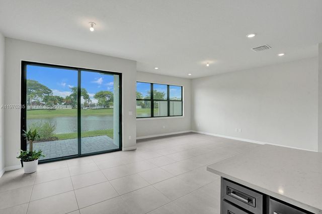 2202 S Appleton Circle S, Oakland Park, FL 33309