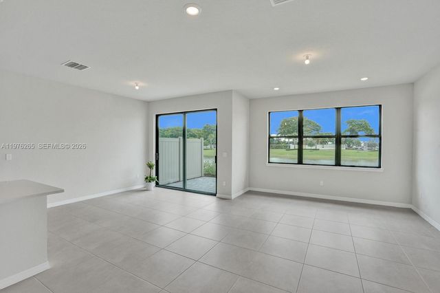 2202 S Appleton Circle S, Oakland Park, FL 33309