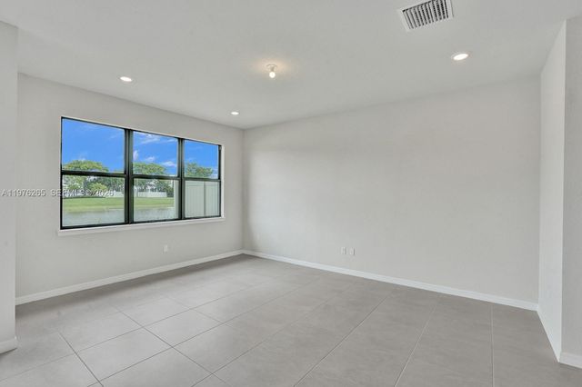 2202 S Appleton Circle S, Oakland Park, FL 33309