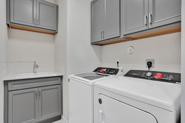 2202 S Appleton Circle S, Oakland Park, FL 33309