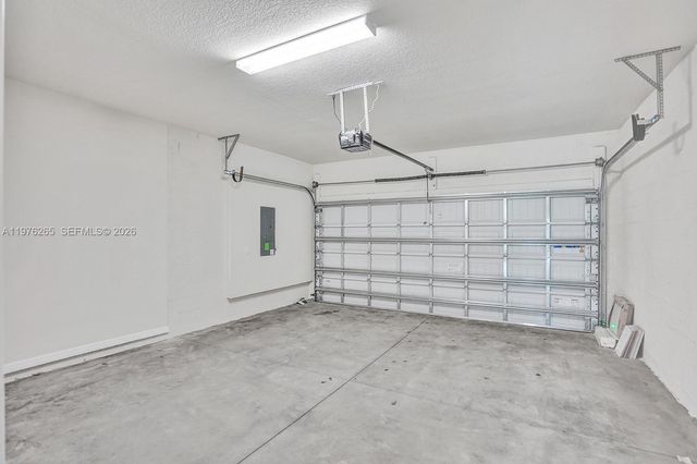 2202 S Appleton Circle S, Oakland Park, FL 33309