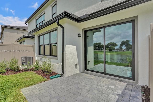 2202 S Appleton Circle S, Oakland Park, FL 33309
