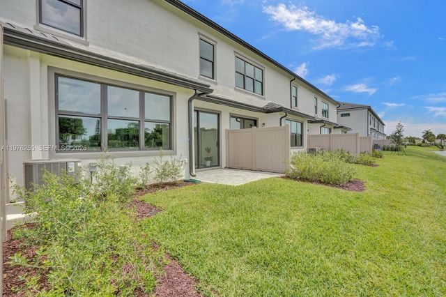 2202 S Appleton Circle S, Oakland Park, FL 33309