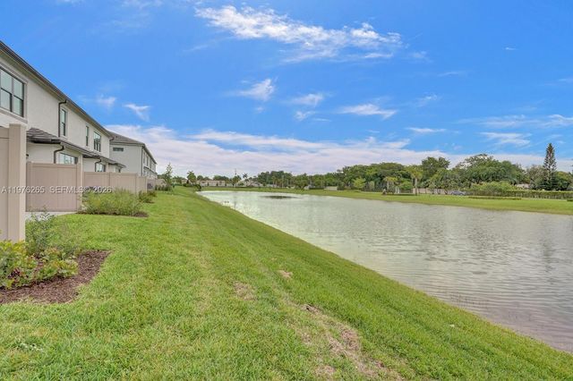 2202 S Appleton Circle S, Oakland Park, FL 33309