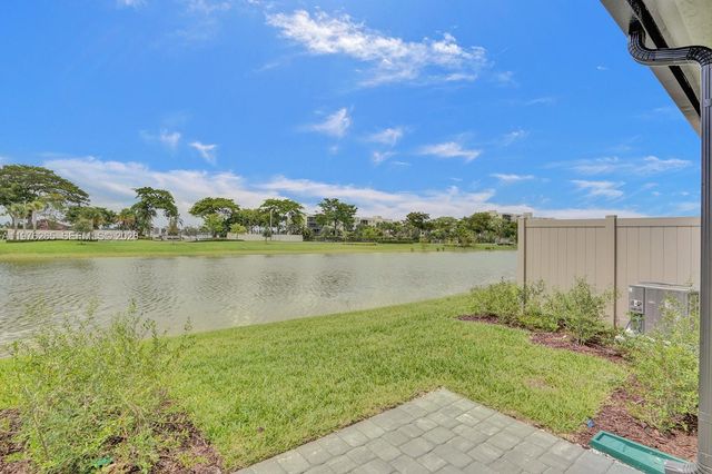 2202 S Appleton Circle S, Oakland Park, FL 33309