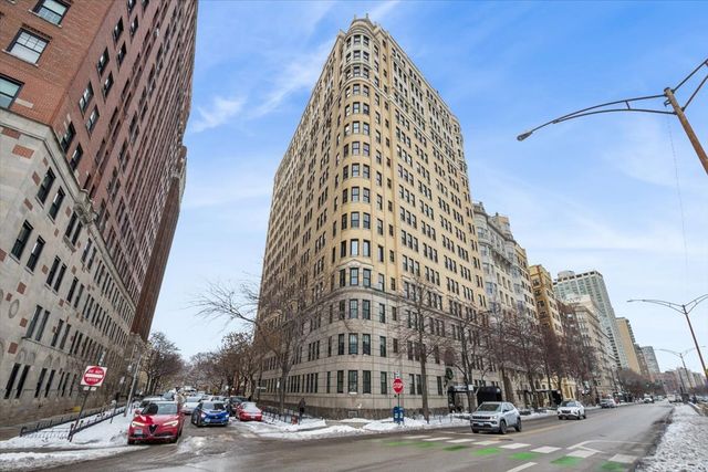 3300 N Lake Shore Drive 10D, Chicago, IL 60657