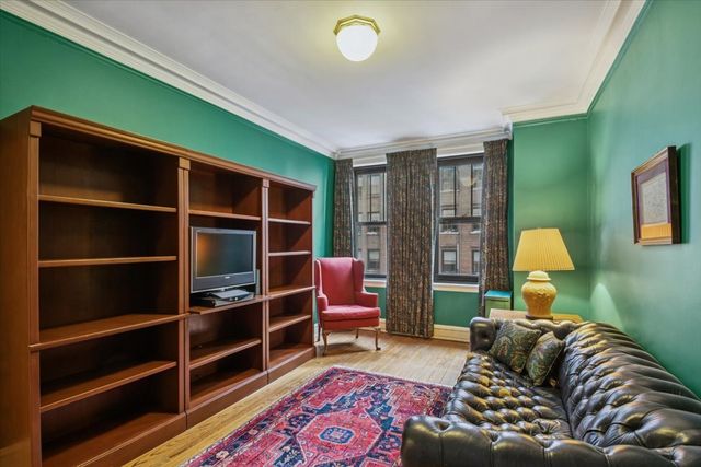 3300 N Lake Shore Drive 10D, Chicago, IL 60657