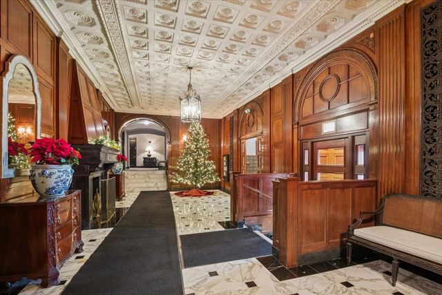 3300 N Lake Shore Drive 10D, Chicago, IL 60657