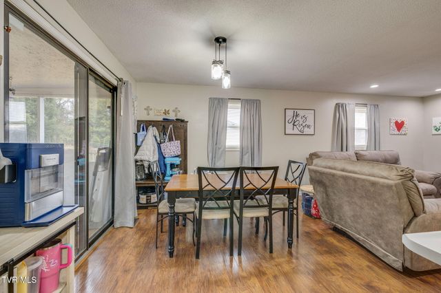 3200 Buckingham Drive, Johnson City, TN 37604