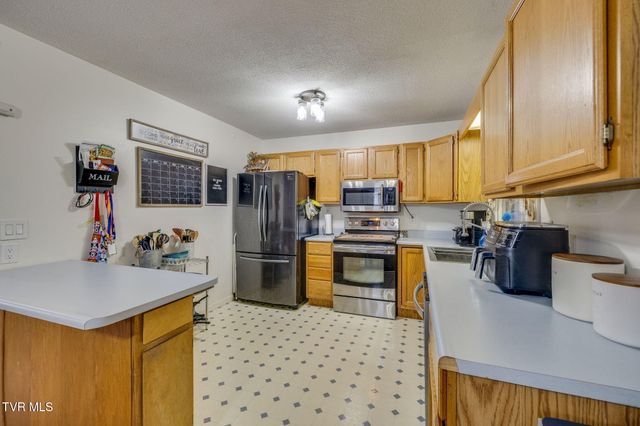 3200 Buckingham Drive, Johnson City, TN 37604