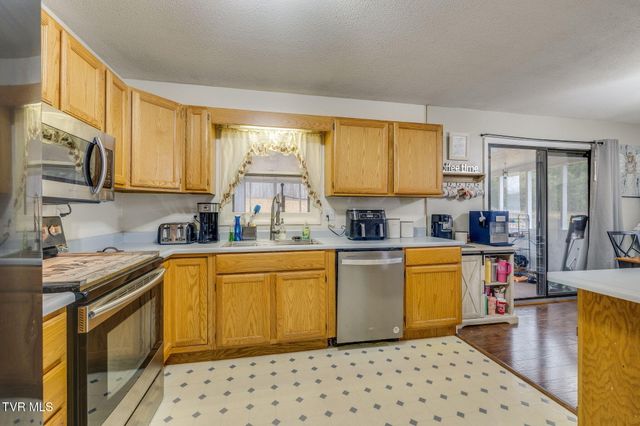 3200 Buckingham Drive, Johnson City, TN 37604