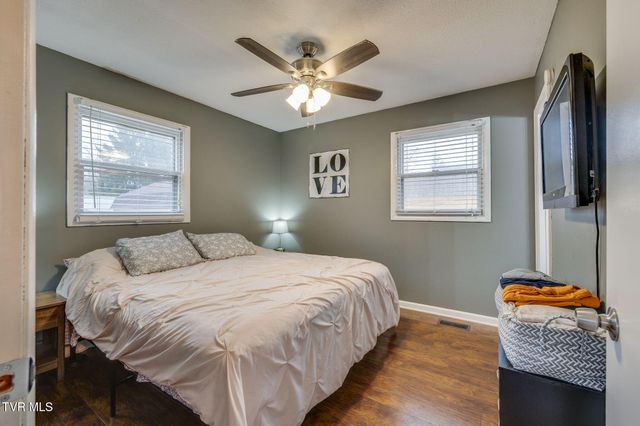 3200 Buckingham Drive, Johnson City, TN 37604