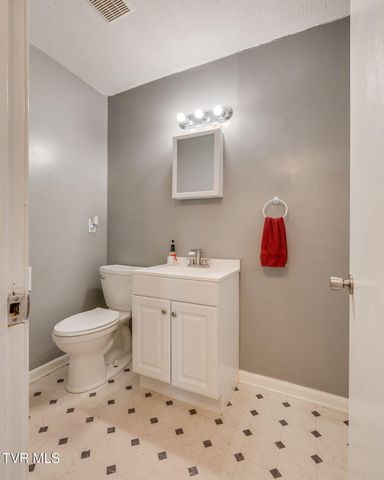 3200 Buckingham Drive, Johnson City, TN 37604