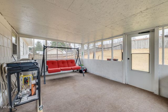 3200 Buckingham Drive, Johnson City, TN 37604